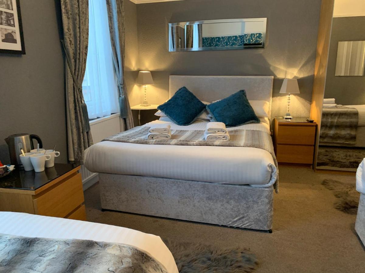 Family Room (2 Adults + 2 Children)