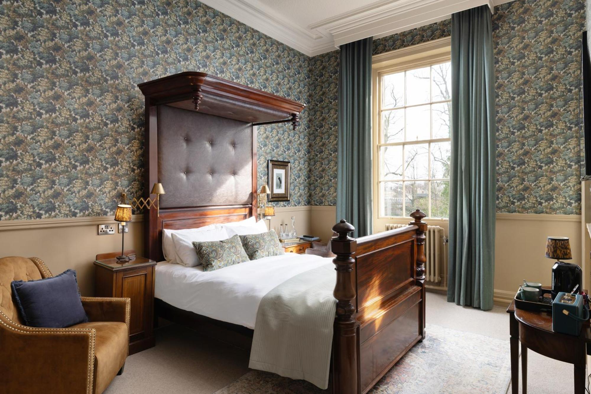 Luxury Four-Poster Room