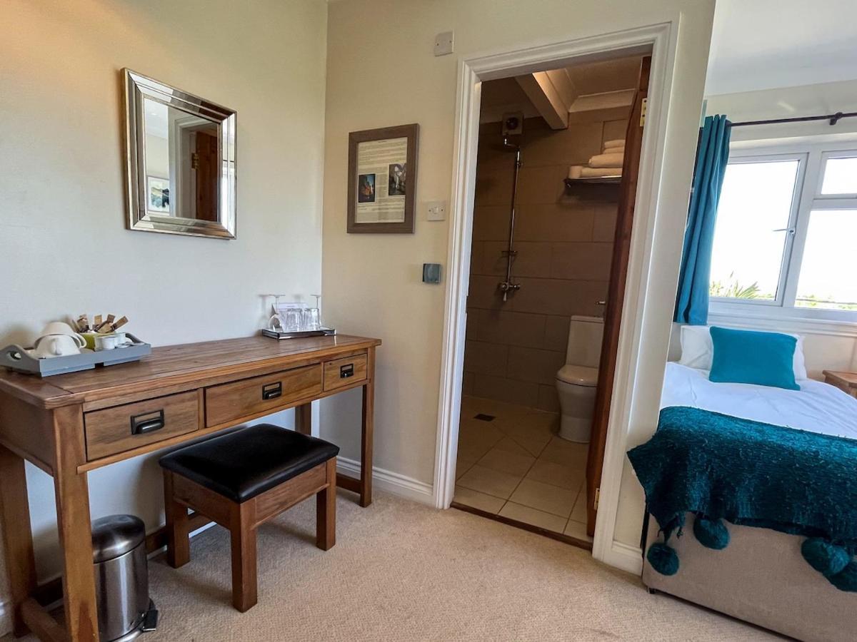 Twin Room Private Bathroom