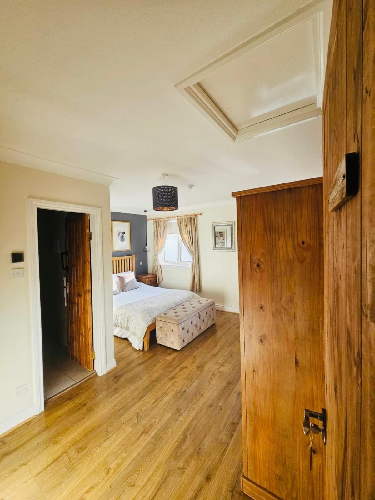 Double Room Private Bathroom