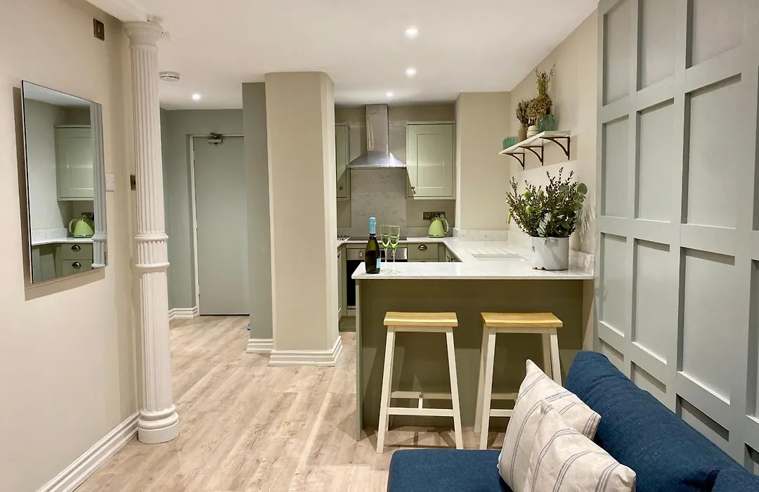 Victoria Bar Wall Apartment, Central York - Free Parking-1