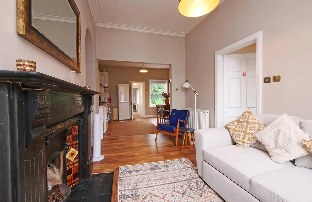 Fifth Quarter Apartment With Free Parking-1