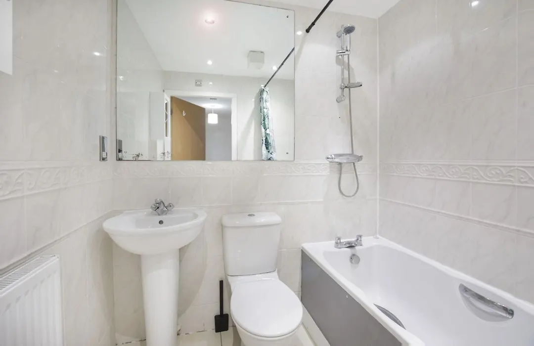 1 Liber House With Free Onsite Parking-1