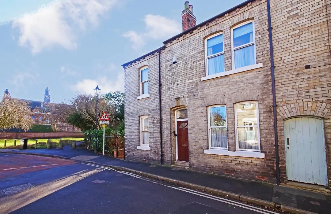 59 Moss Green - Close To The City Centre-1