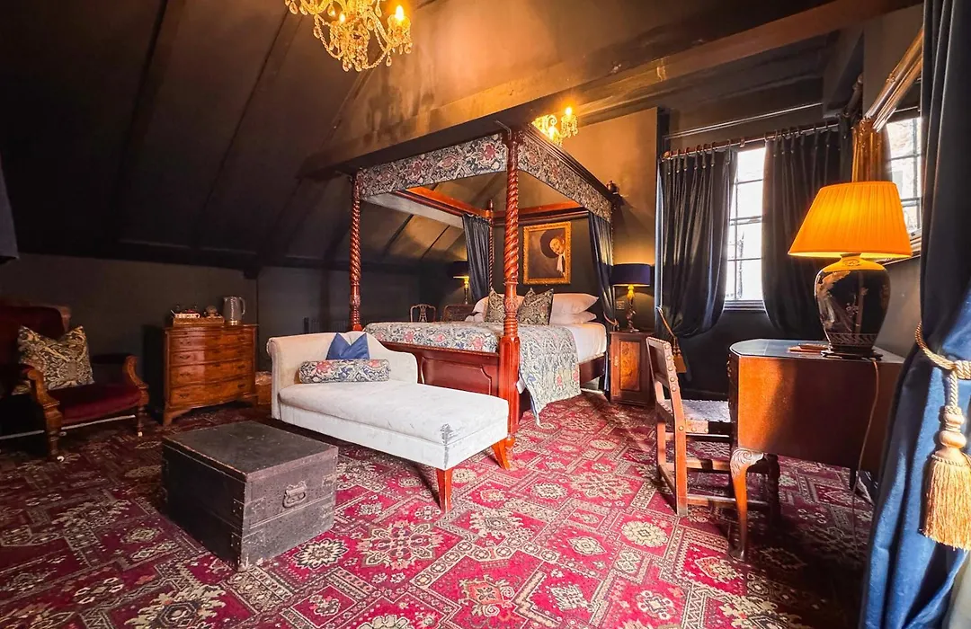 Guy Fawkes Inn-1