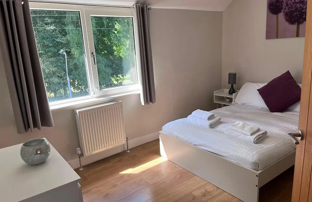Flaxman Avenue - Lovely 4 Bed Home, 5 Mins Drive To York City Centre, Free Superfast Wi-Fi, Free On-Street Parking-1