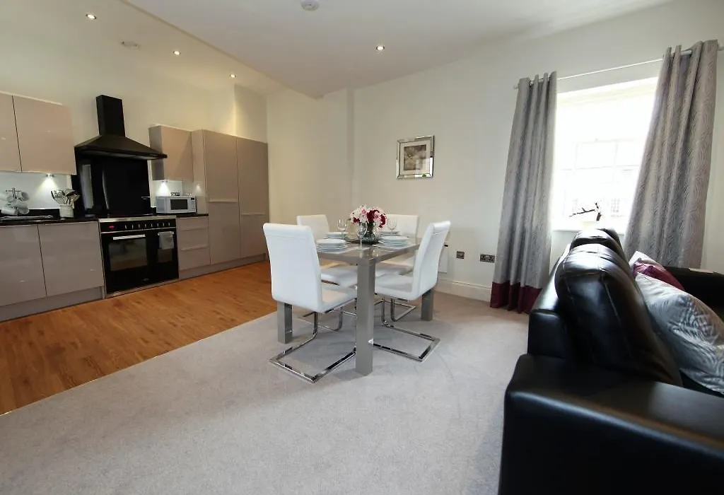 6 Hunter House - Heart Of The City With Free Onsite Parking-1