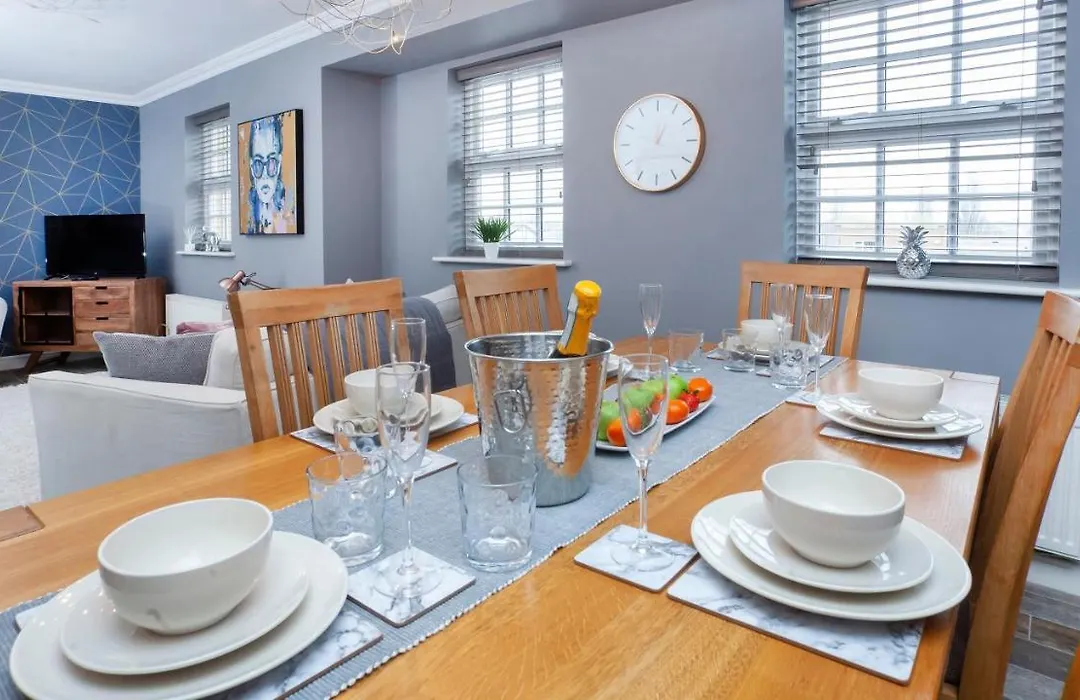 The Station Apartment- A Stunning Space, Close To The City Centre-1