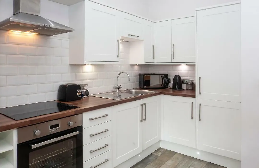Apartment 4 The Keyes- Stunning & Stylish Apartment With Free Parking-1
