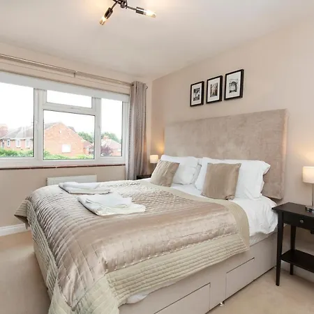 Woodlea House With Free Parking-2