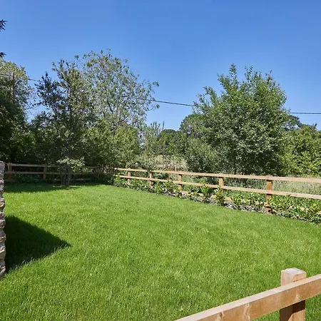 Host & Stay - Greengate Cottage-2