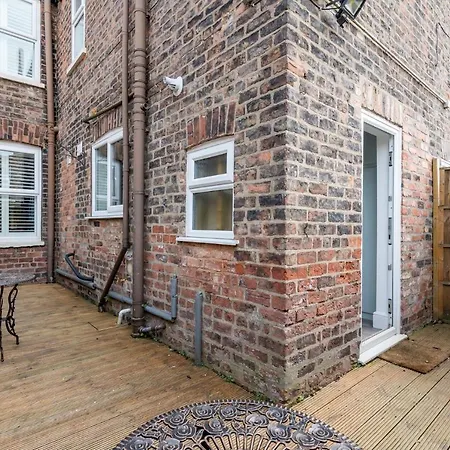6 Longfield Terrace - Elegant Modern 5 Bed House With Free Parking - Pass The Keys-2