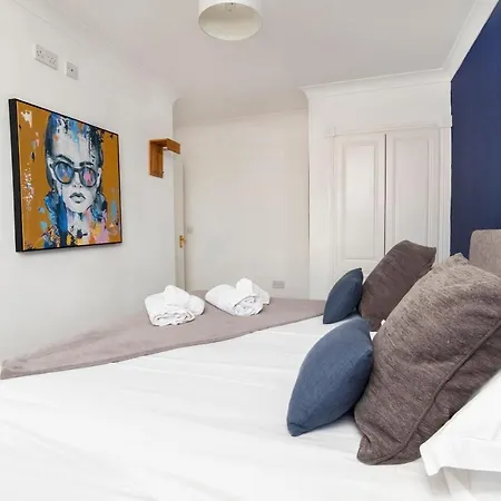 The Station Apartment- A Stunning Space, Close To The City Centre-3