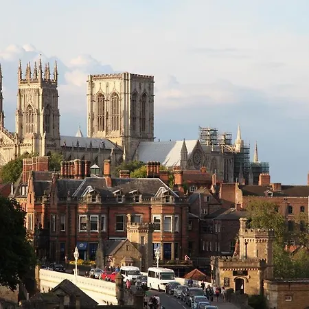 The Clifford Gathering York - Sleeps Up To 10-2