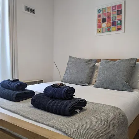 Riverside Apartment York-2