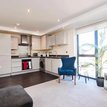Luxury York Centre Apartment-Sleeps 6 With Parking-2