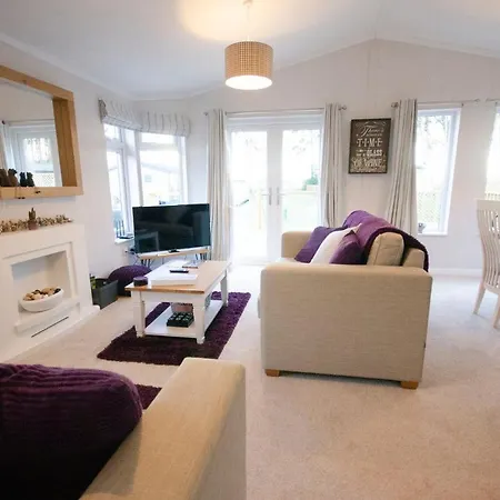 Hollicarrs - Long Lane Lodge-3