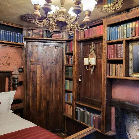 Hocus Pocus Tiny Hotel-2