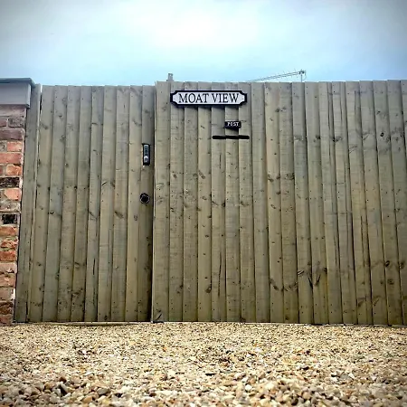 Moat View Free Parking, Ev Charging & Central-3