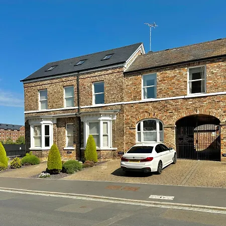 Luxury Apartment 6 Bluebridge With Free Allocated Parking-3