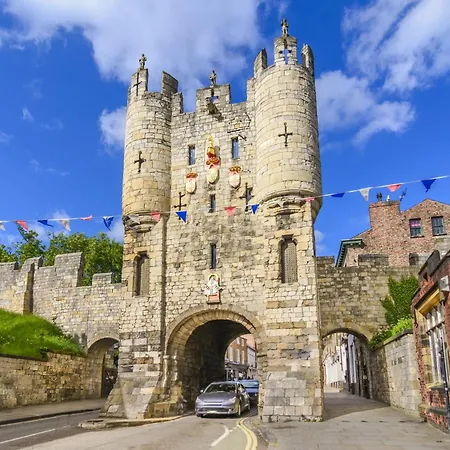 Charming Base For 5 Guests Near Bishy Rd In York - Pass The Keys-2