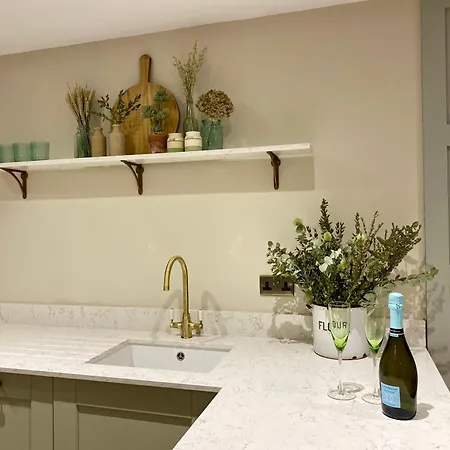 Victoria Bar Wall Apartment, Central York - Free Parking-2