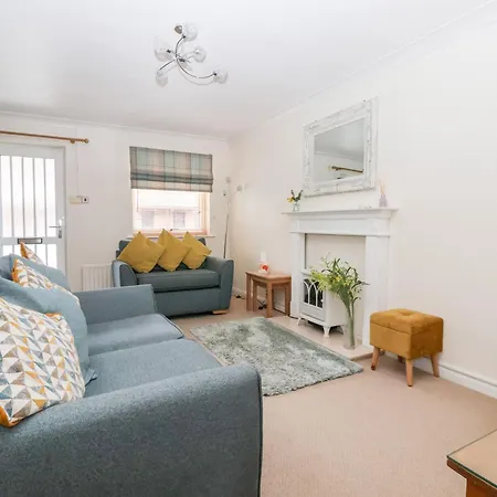 17 Fewster Way-2