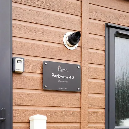 Woodpecker Lodge With Hot Tub-3