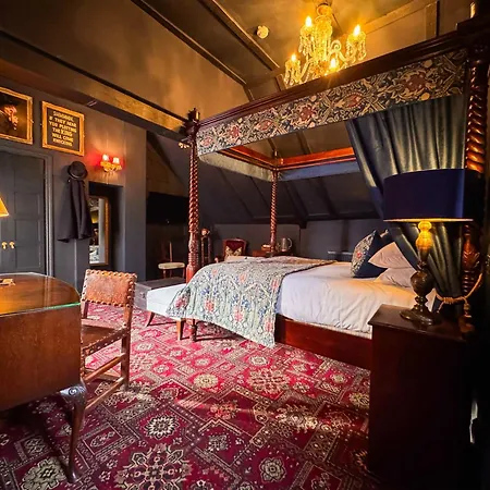 Guy Fawkes Inn-2