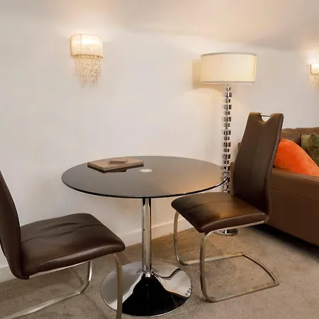 City Apartments - Reubens Court-2
