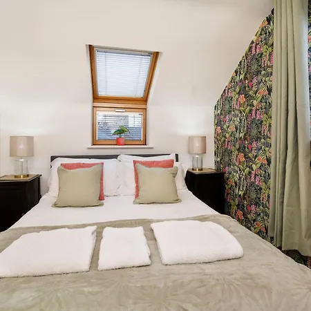City Apartments - Reubens Court-3