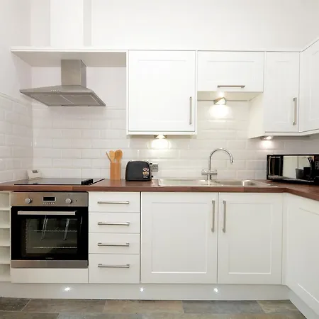 Apartment 4 The Keyes- Stunning & Stylish Apartment With Free Parking-3