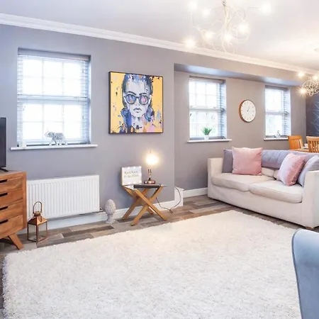 The Station Apartment- A Stunning Space, Close To The City Centre-2