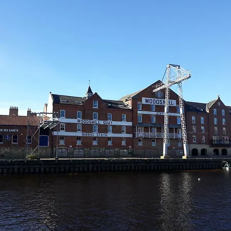 Riverside Apartment York-3