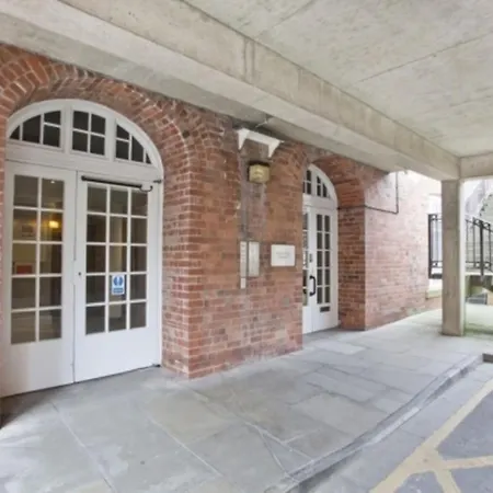 Riverside Studio Apartments Close To City Centre-2