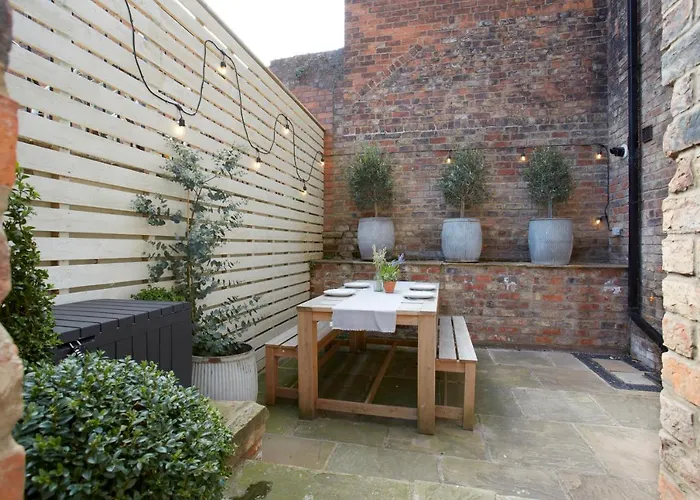 The Courtyard By Chateau Anna, Central York - Free Parking admite animales
