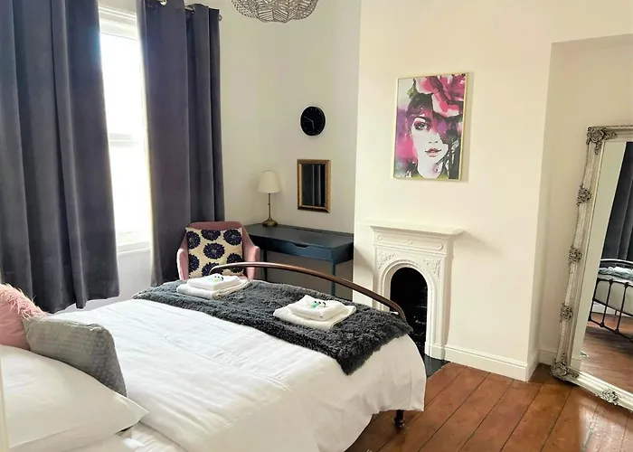 Escape 2 Unwind, Victorian Elegance - Sleeps 6 Villa York