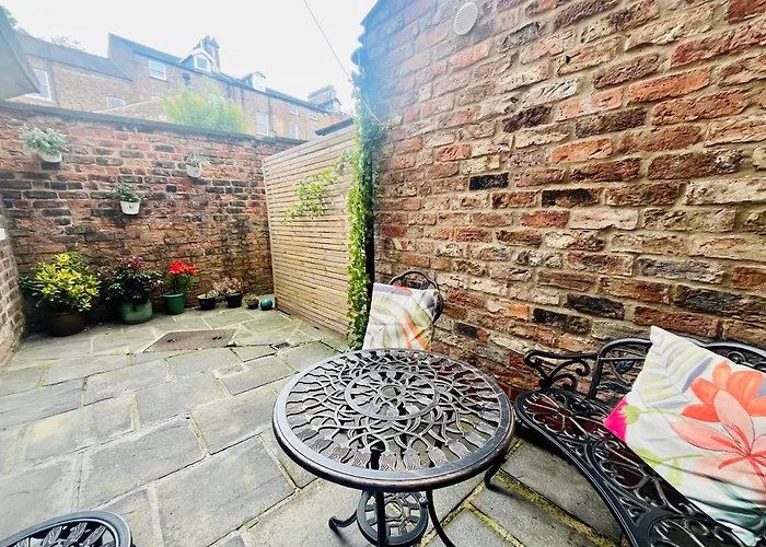 Bootham Apartment 32 - Free Parking - Five Minute Walk To York Minster
