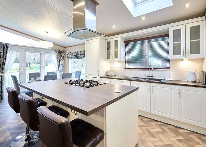 Bramble Lodge With Hot Tub York