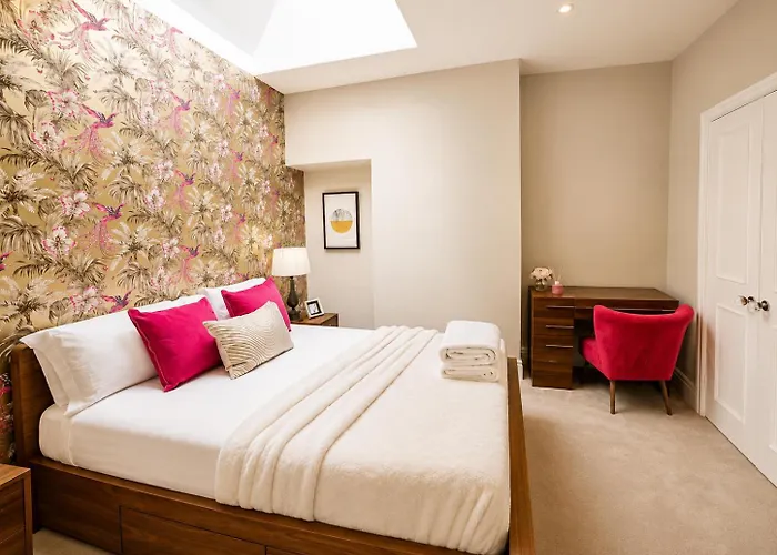 Boutique Lucy'S Lodge- Most Stylish Apartment On Vibrant Bishy Road With Free Parking York