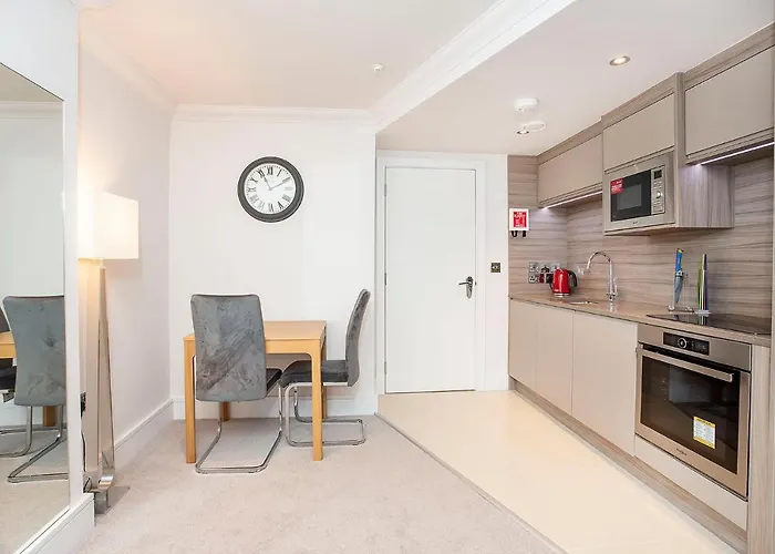 Waters Edge At Cocoa Suites York