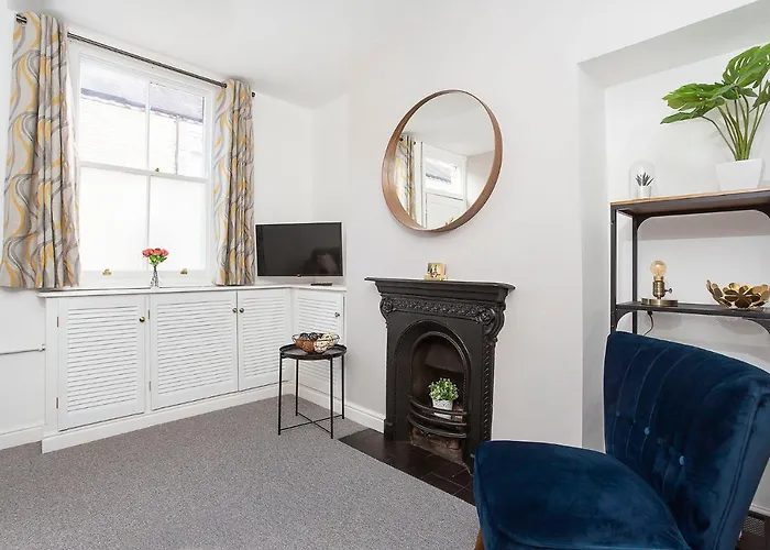 "Falcon'S Nest Retreat" York